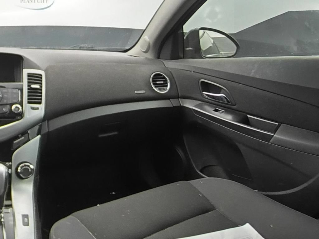 Used 2014 Chevrolet Cruze LT FWD image 15
