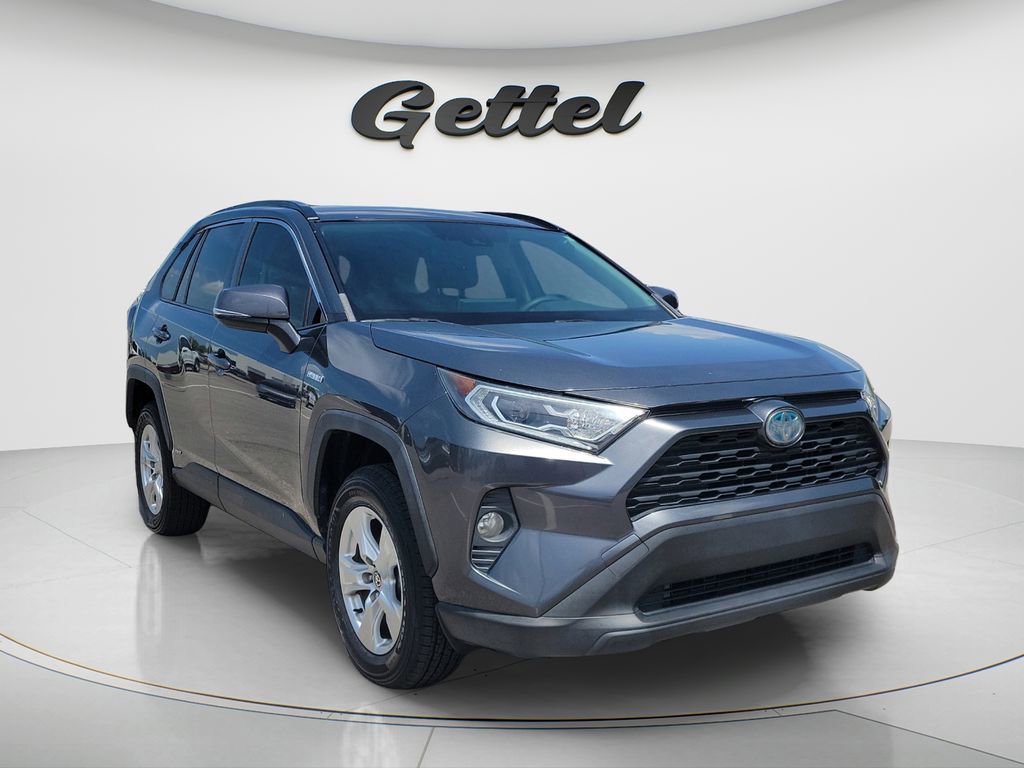 Used 2020 Toyota RAV4 XLE AWD/4WD image 3