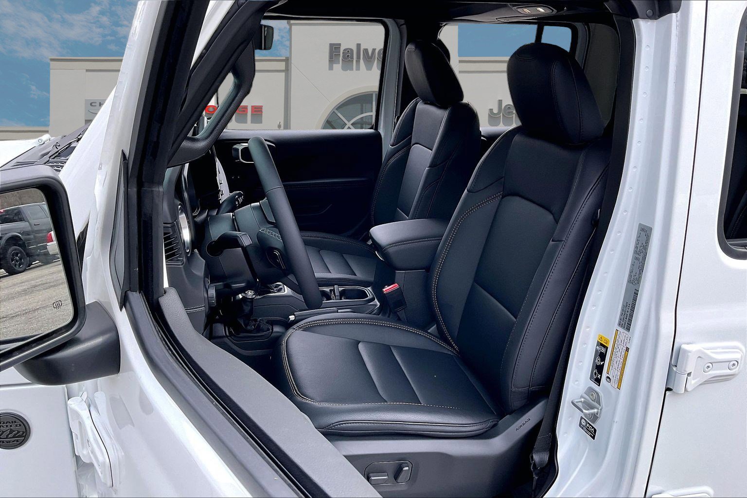 New 2026 Jeep Gladiator Sahara image 9