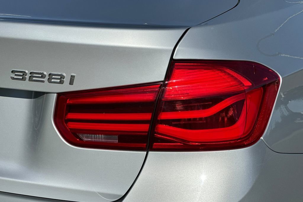 Used 2016 BMW 328i Sedan w/ Technology Package image 32
