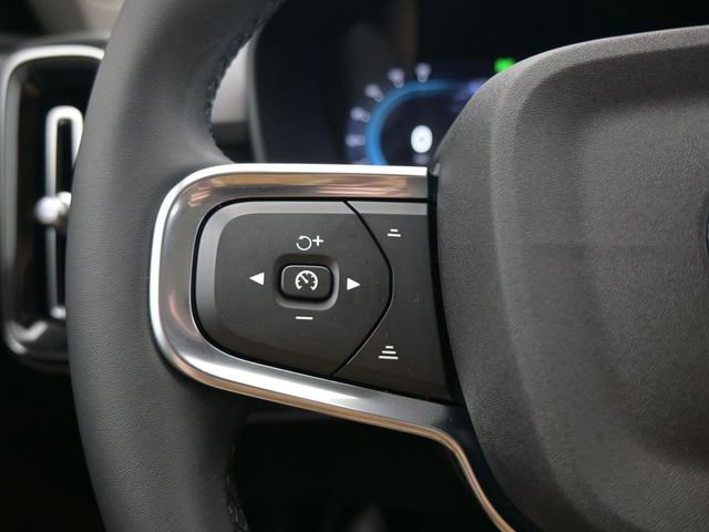 Used 2023 Volvo XC40 B4 Plus w/ Protection Package Premier image 24