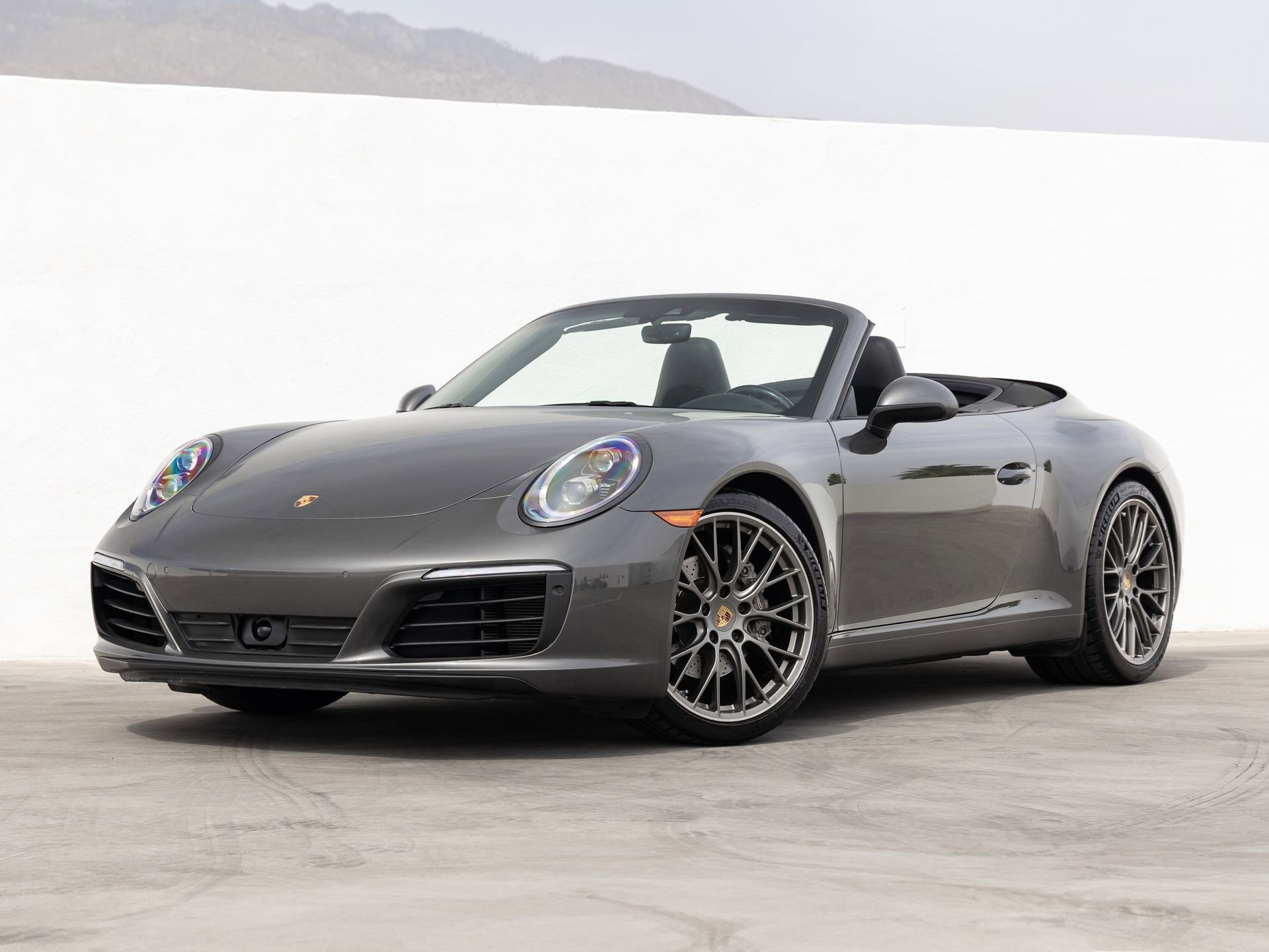Certified 2018 Porsche 911 Carrera RWD image 1
