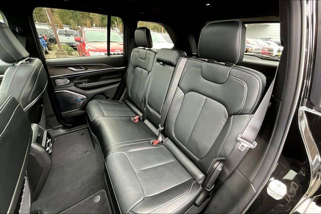 New 2025 Jeep Grand Cherokee Overland AWD/4WD image 11