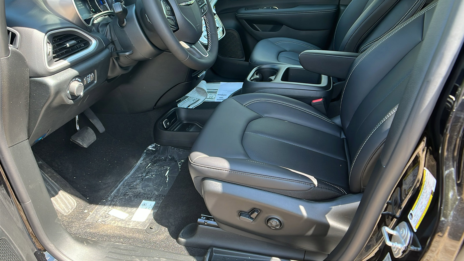 New 2026 Chrysler Voyager LX image 16