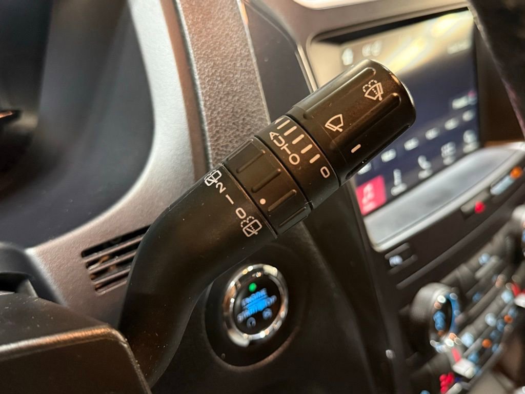 Used 2018 Ford Explorer XLT w/ Equipment Group 202A AWD/4WD image 19