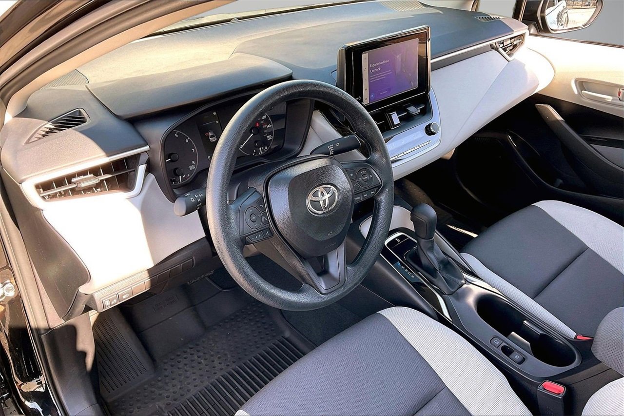 Used 2025 Toyota Corolla LE image 19