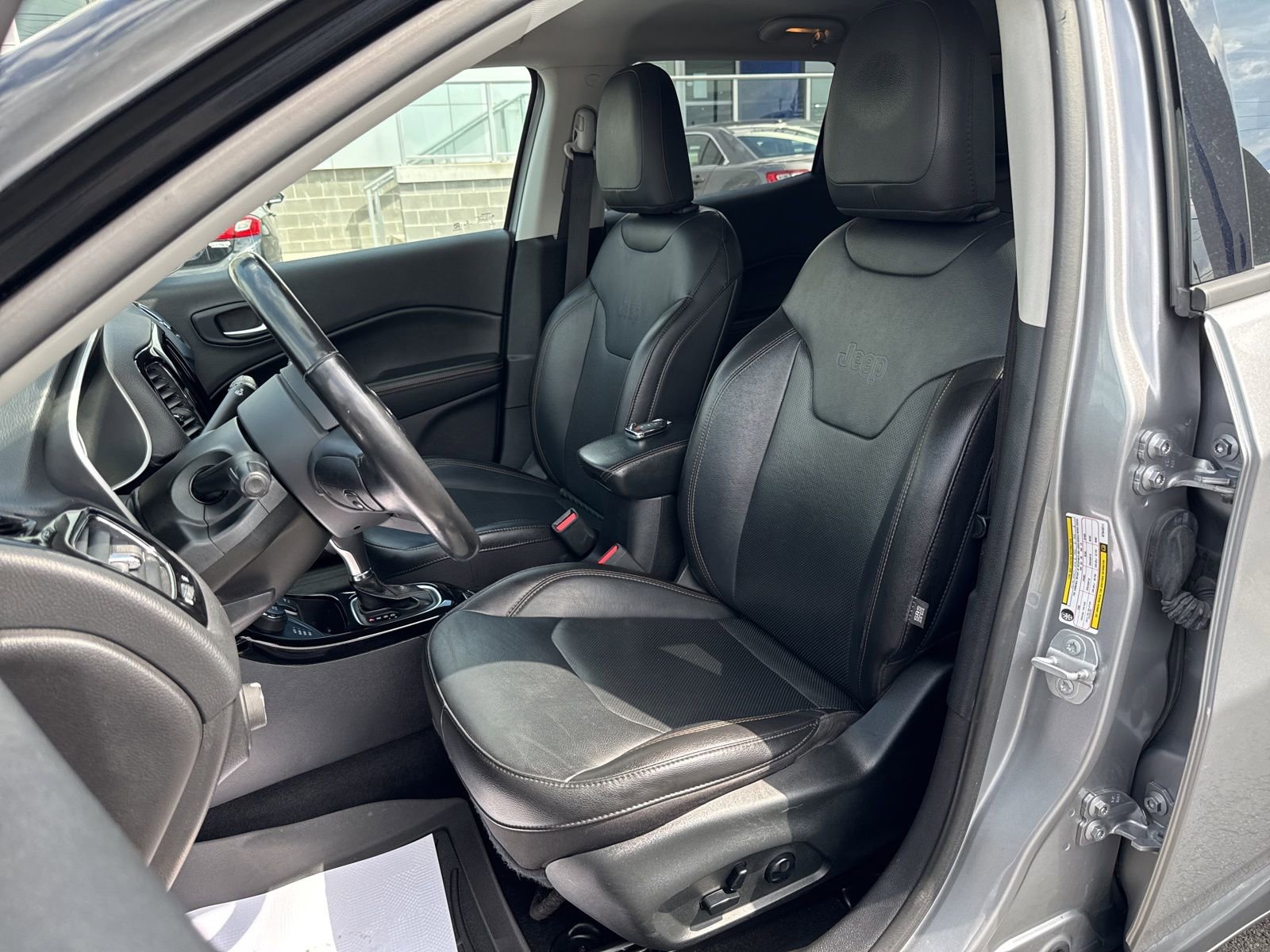Used 2019 Jeep Compass Limited AWD/4WD image 2