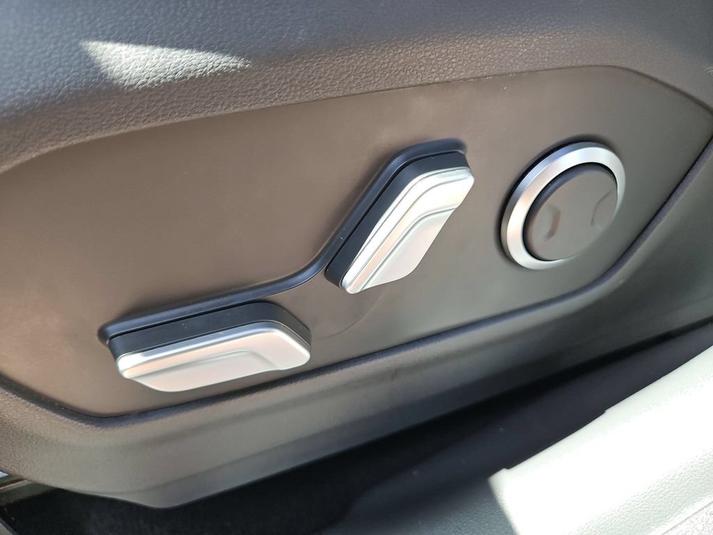 Used 2025 Hyundai Santa Fe SEL FWD image 14