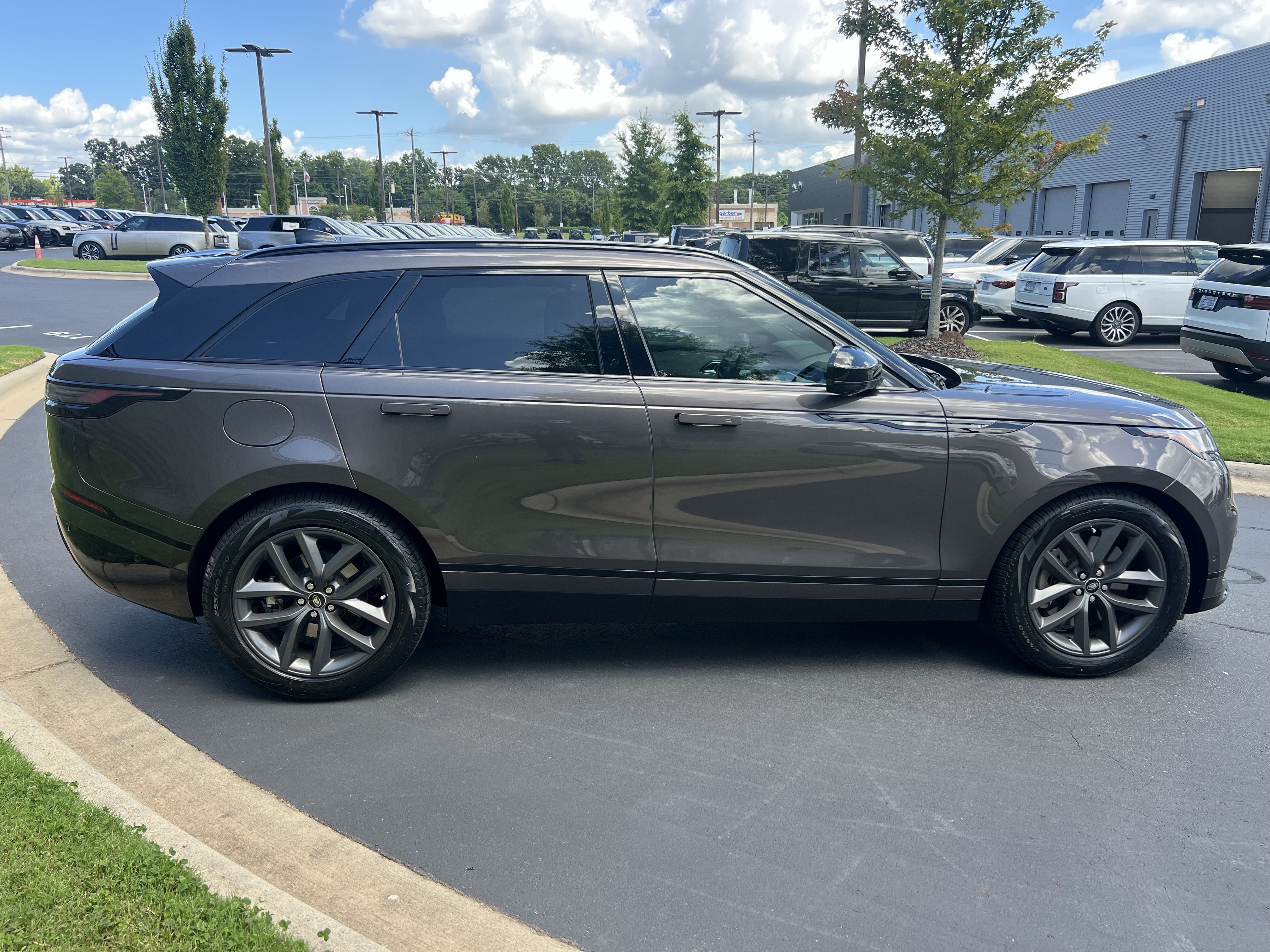 Certified 2026 Land Rover Range Rover Velar Dynamic SE AWD/4WD image 8