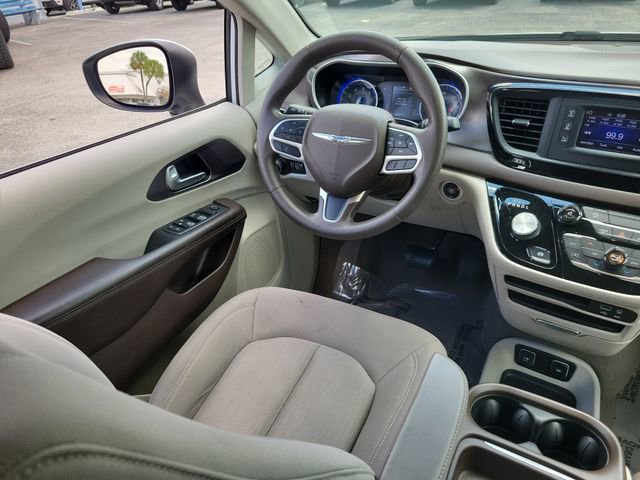 Used 2017 Chrysler Pacifica Touring Plus FWD image 13