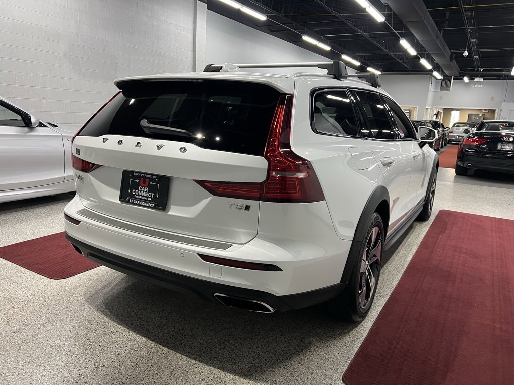 Used 2020 Volvo V60 T5 Cross Country w/ Protection Package Premier image 14