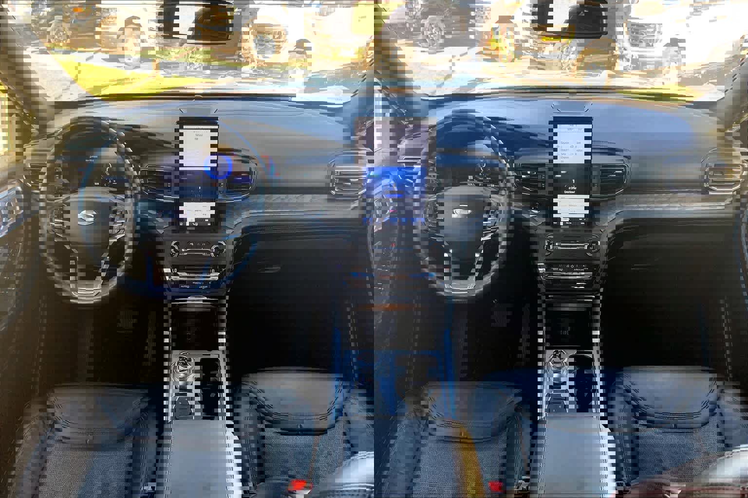 Used 2020 Ford Explorer Platinum w/ Premium Technology Package image 13