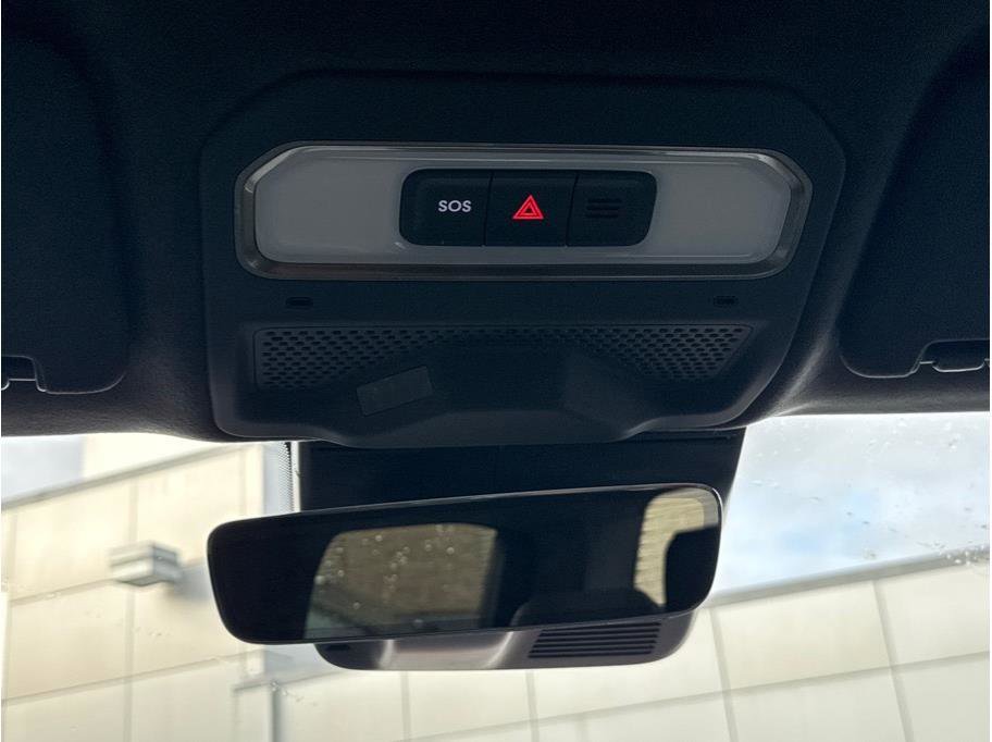 Used 2022 Rivian R1T Adventure image 16