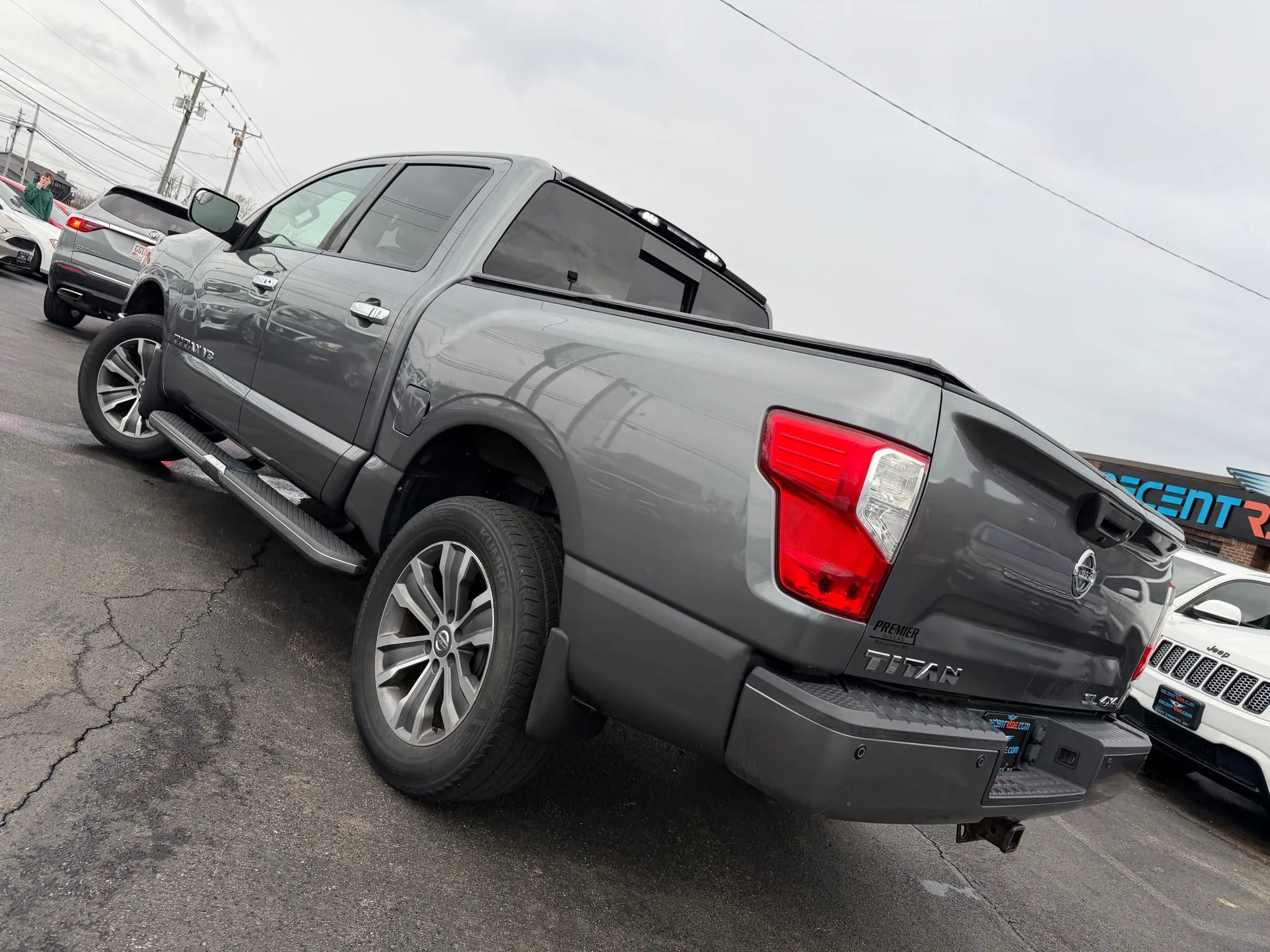 Used 2018 Nissan Titan SL AWD/4WD image 46