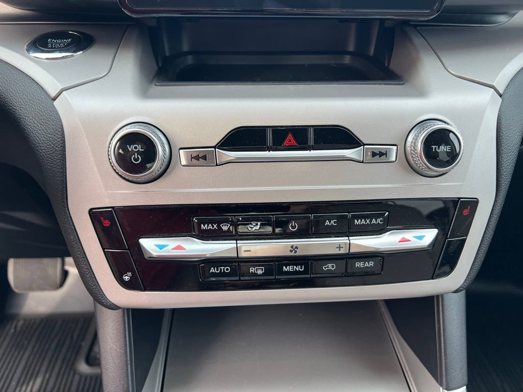 Used 2023 Ford Explorer XLT w/ Equipment Group 202A image 37