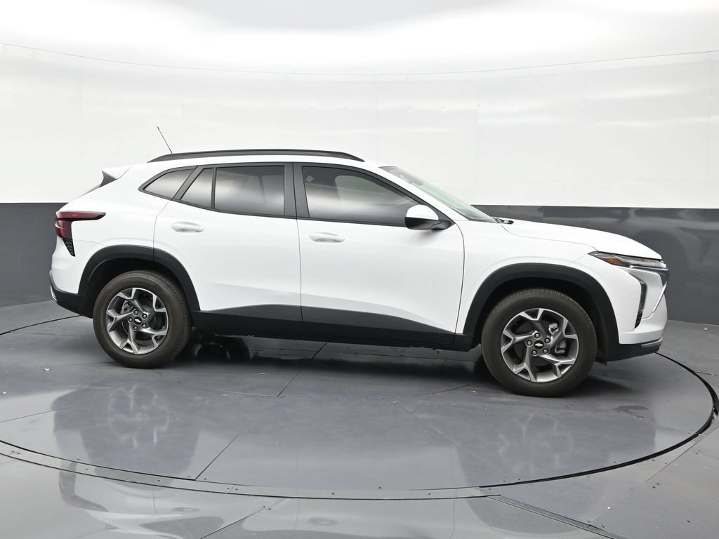 Used 2026 Chevrolet Trax LT FWD image 6