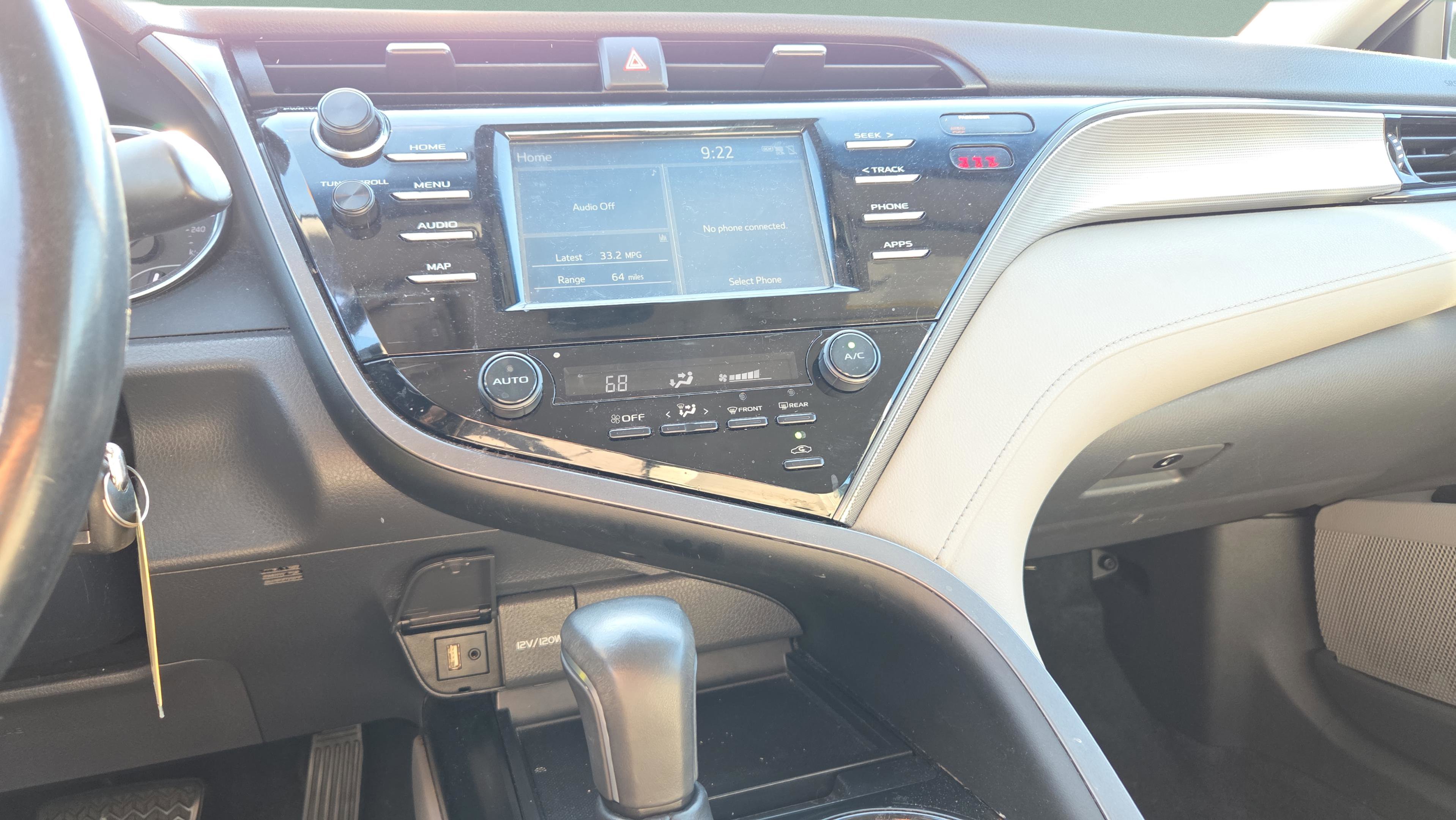 Used 2019 Toyota Camry SE FWD image 18