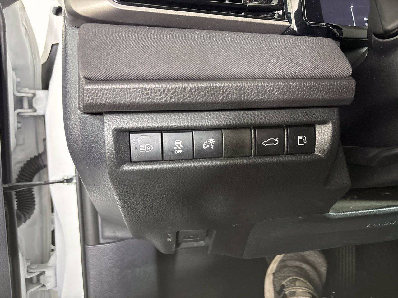 Used 2026 Toyota Camry LE FWD image 17