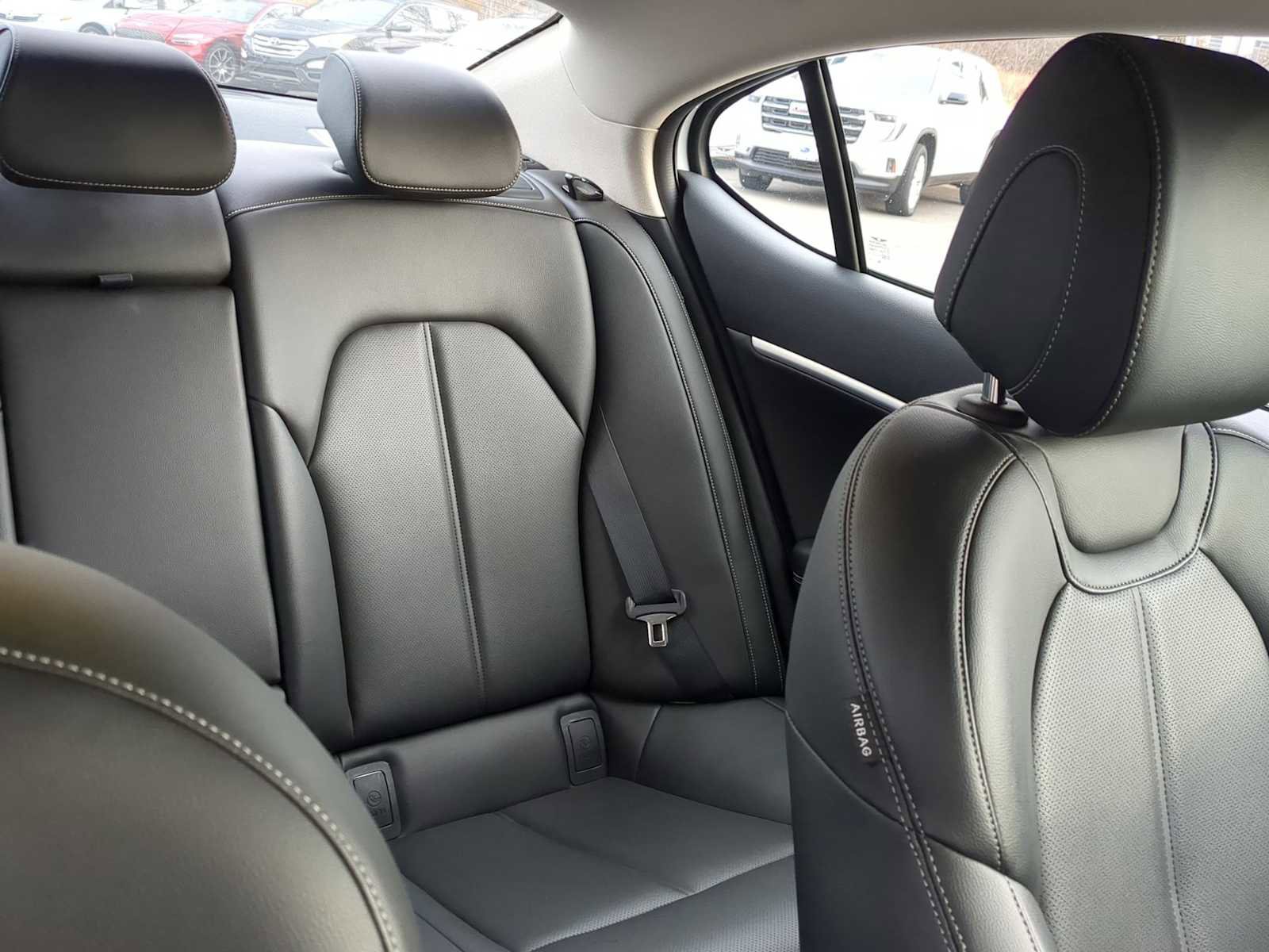 Used 2024 Genesis G70 2.5T image 7