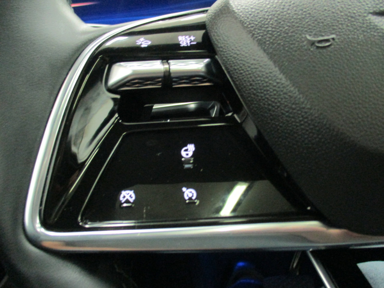 Used 2024 Cadillac Lyriq Sport image 23