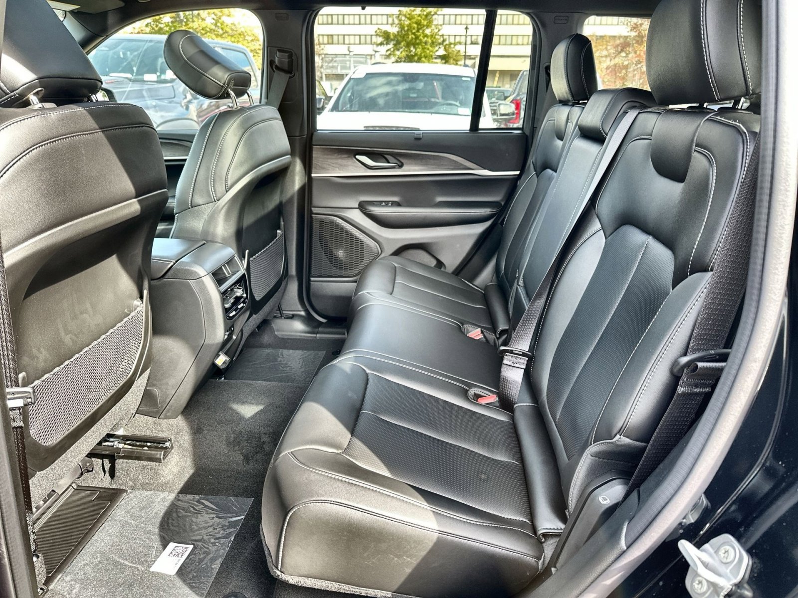 New 2025 Jeep Grand Cherokee Limited w/ Luxury Tech Group II image 25