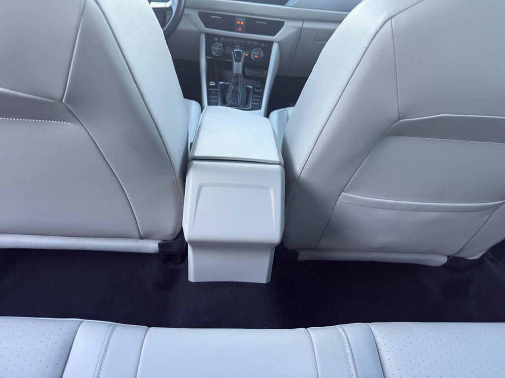 Used 2023 Volkswagen Jetta SE w/ Panoramic Sunroof Package image 11