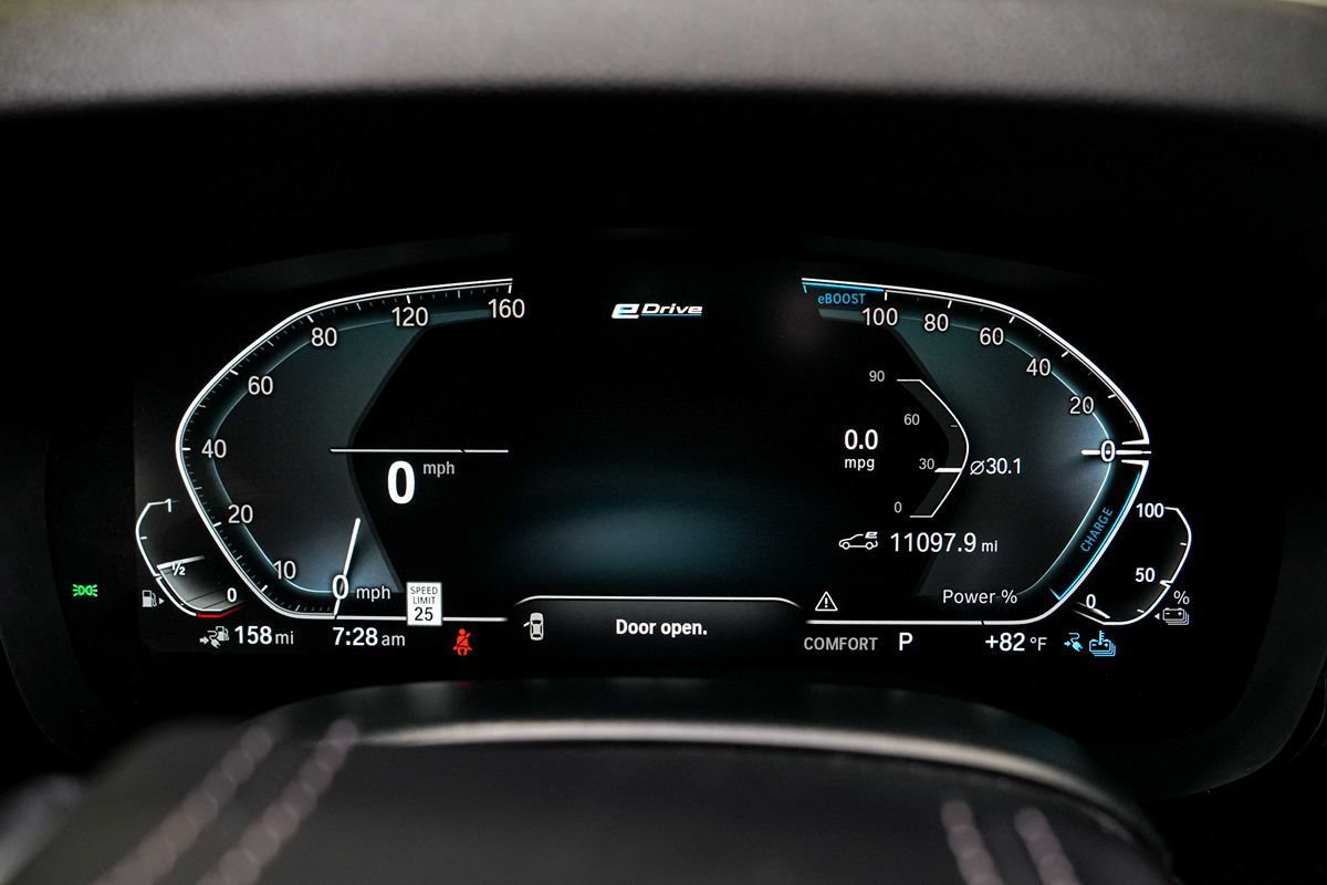Used 2020 BMW 530e xDrive AWD/4WD image 26