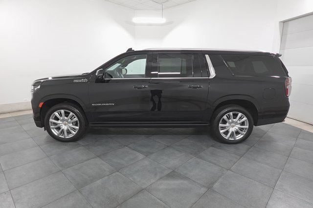 Used 2024 Chevrolet Suburban High Country w/ Premium Package image 2