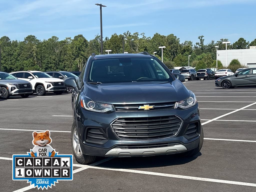 Used 2022 Chevrolet Trax LT w/ LT Convenience Package AWD/4WD image 2