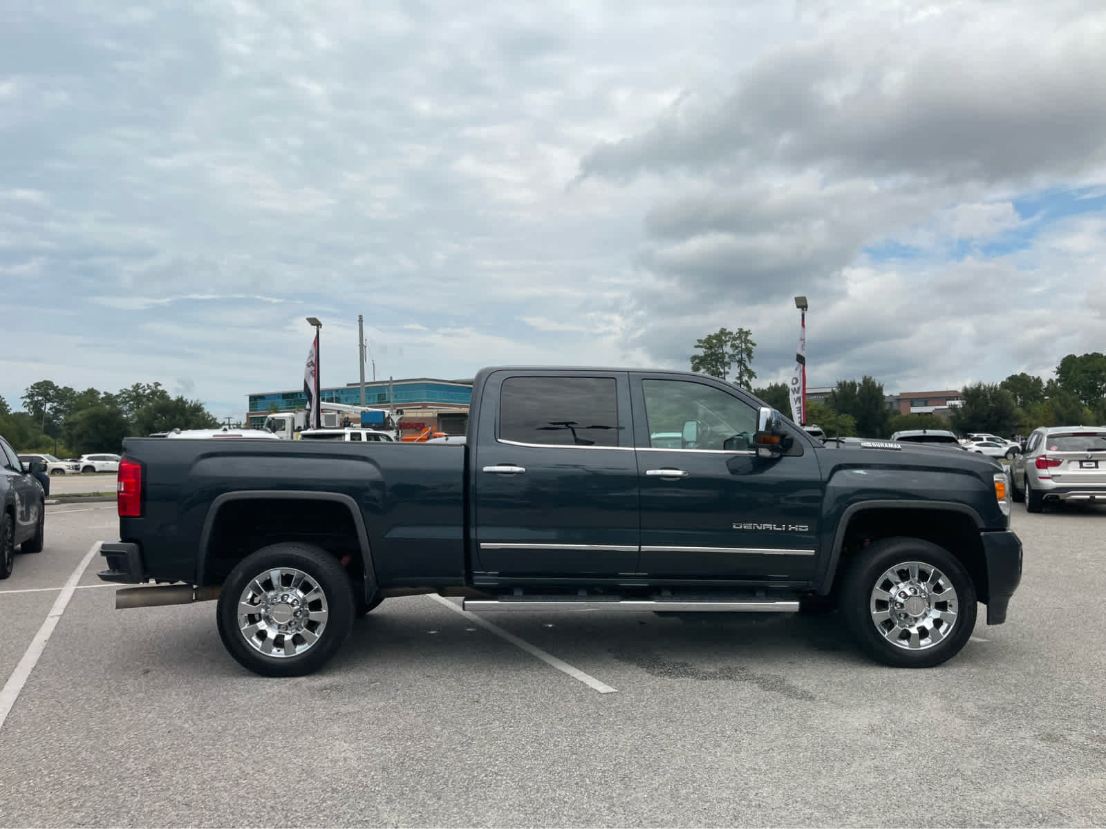 Used 2019 GMC Sierra 2500 Denali w/ Duramax Plus Package AWD/4WD image 4