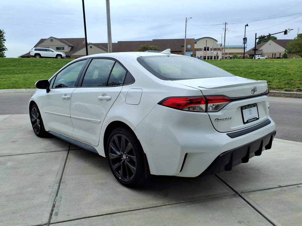 Used 2023 Toyota Corolla SE FWD image 5