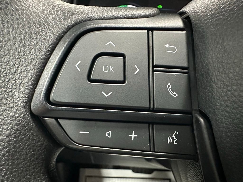 Used 2025 Toyota Sienna LE image 19