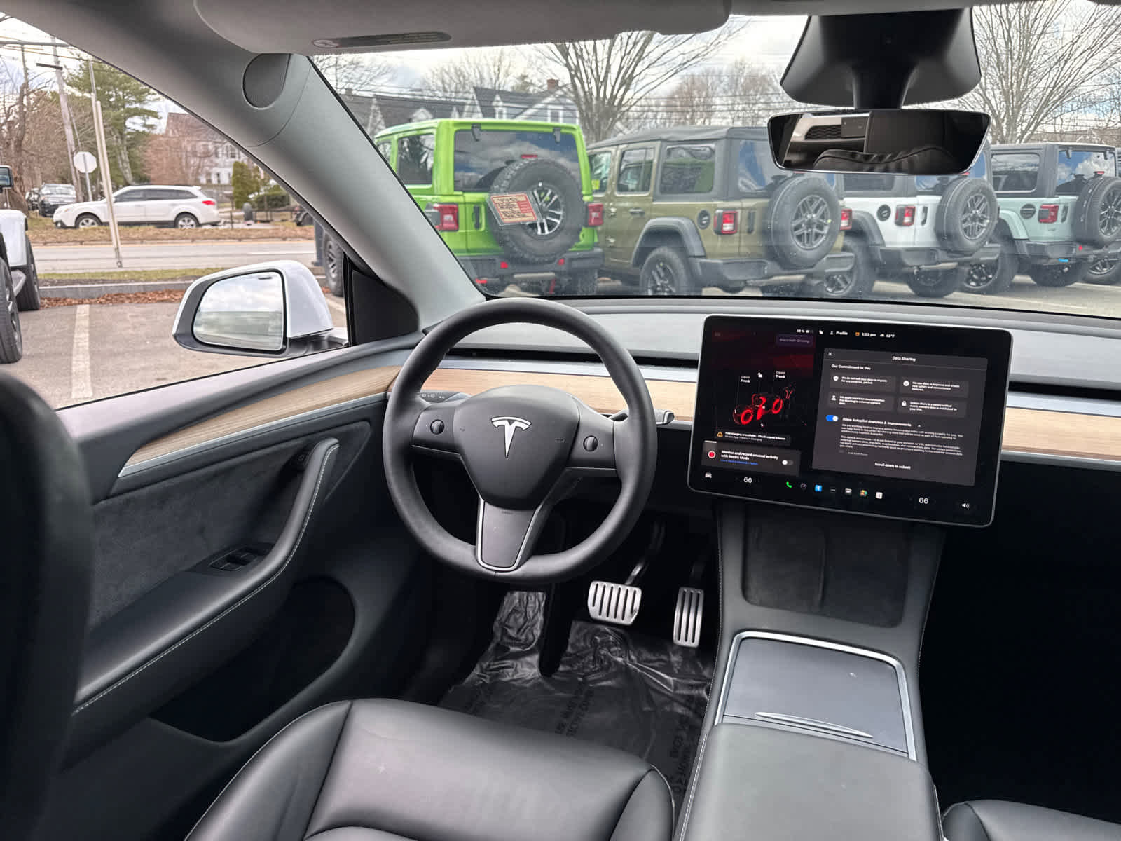 Used 2025 Tesla Model Y Performance image 30