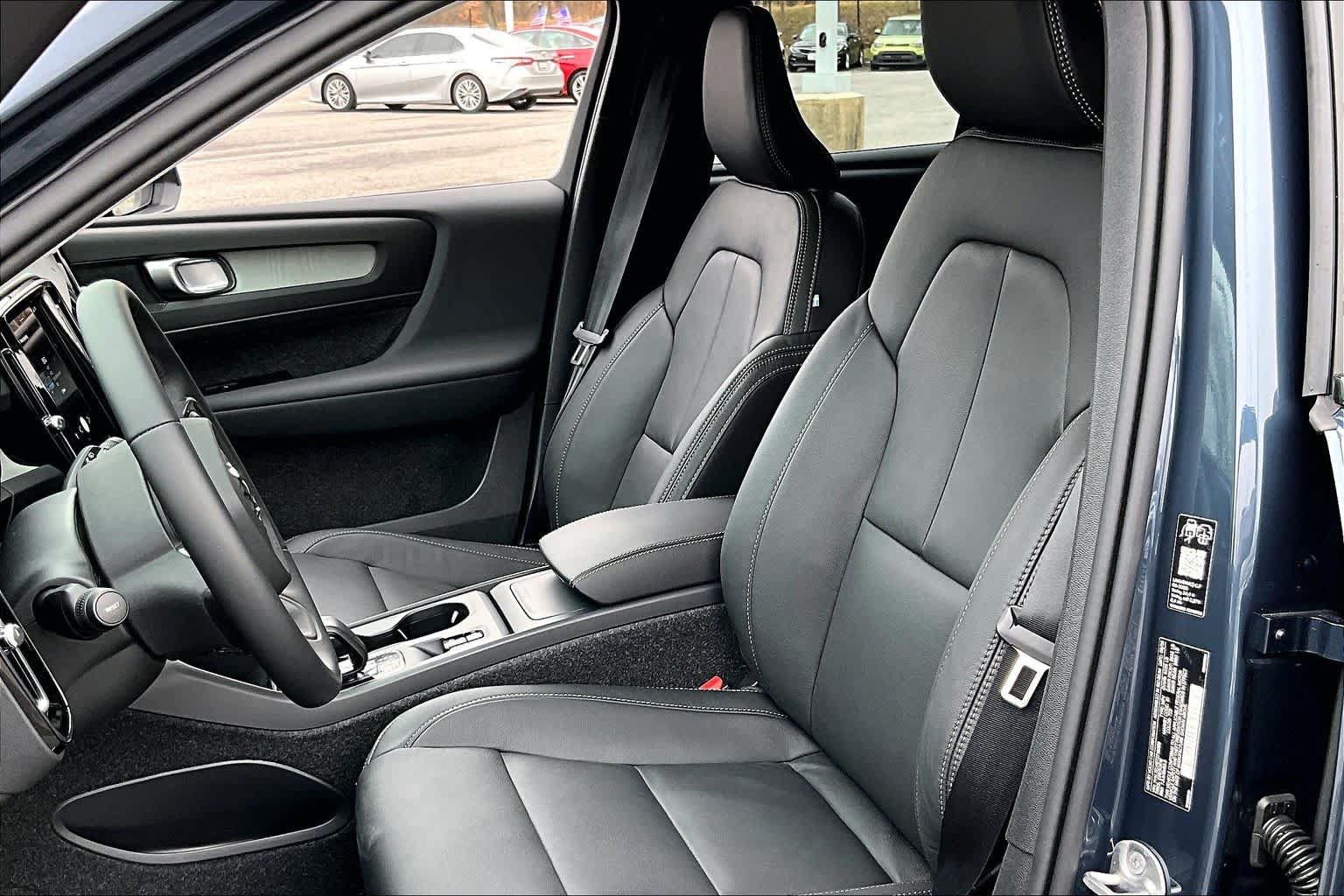 Used 2026 Volvo XC40 B5 Core w/ Climate Package AWD/4WD image 11