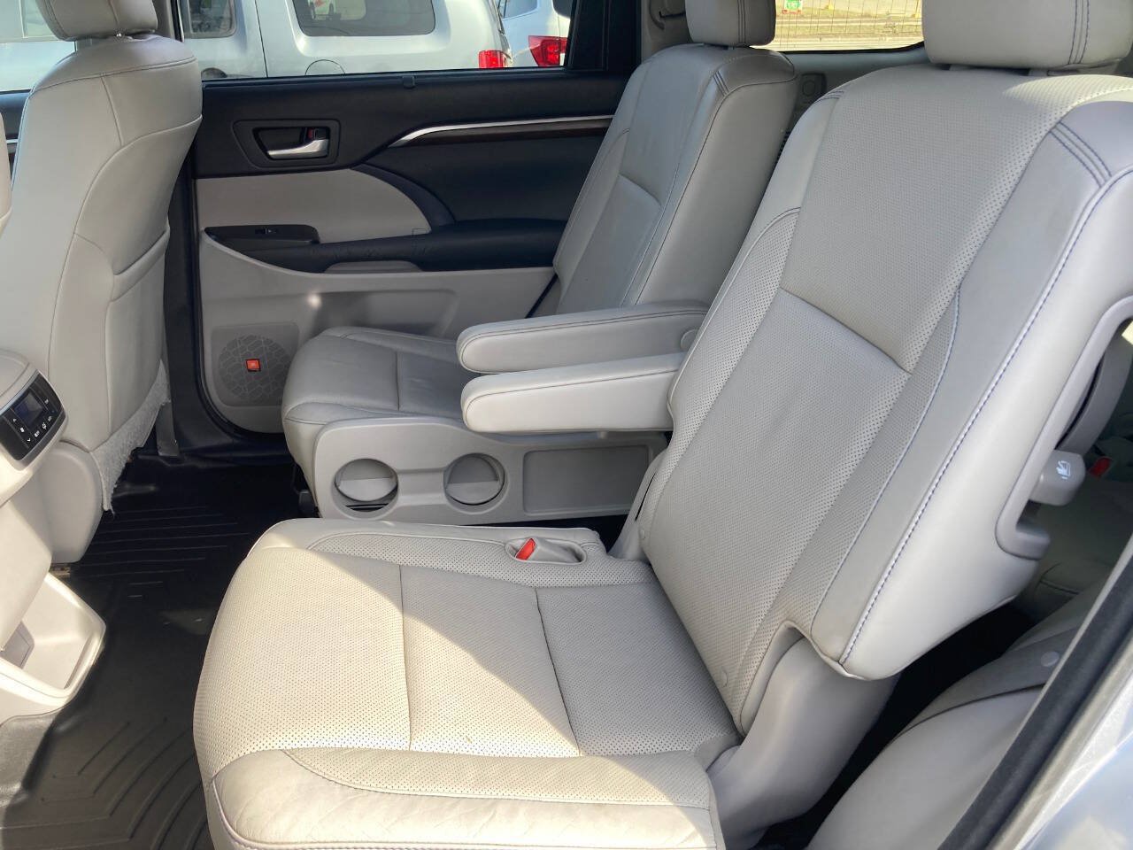 Used 2015 Toyota Highlander Limited AWD/4WD image 92
