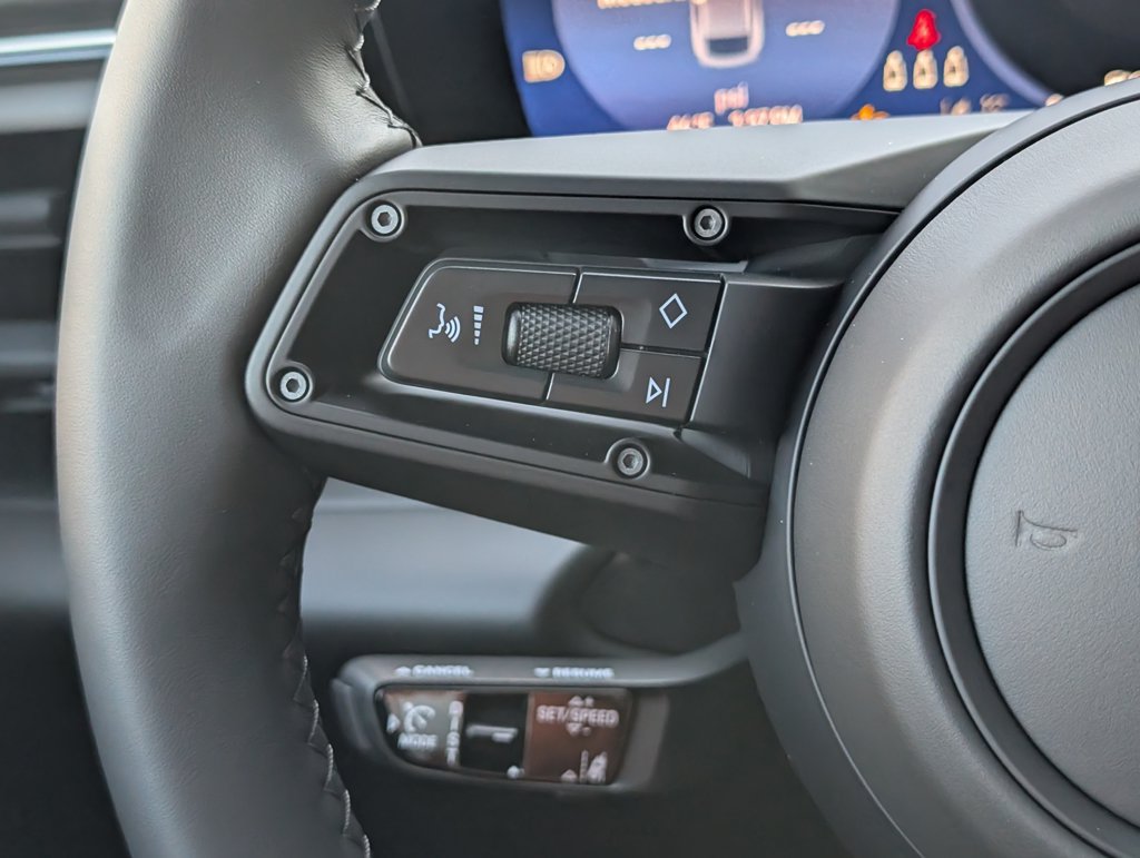 New 2025 Porsche Macan 4S Electric AWD/4WD image 21