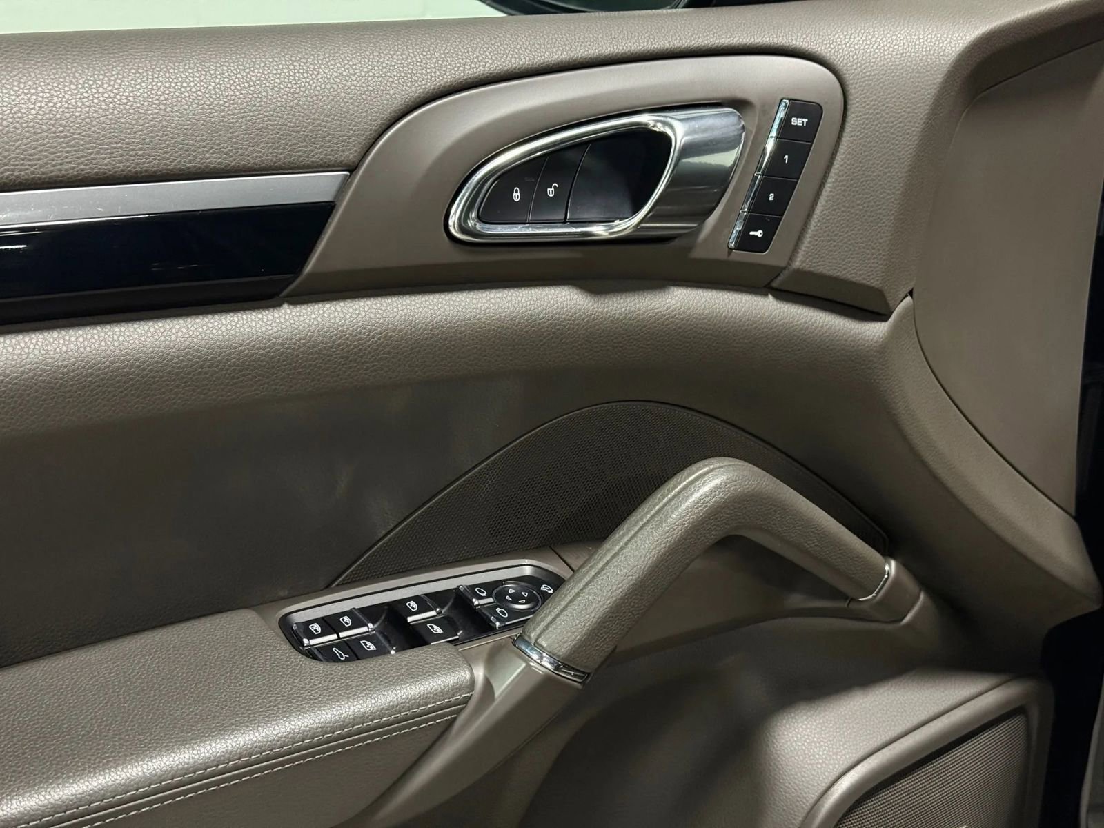 Used 2016 Porsche Cayenne image 10