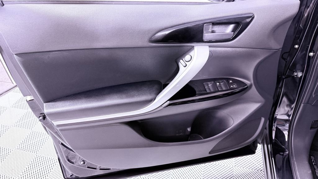 Used 2022 Mitsubishi Eclipse Cross LE image 9