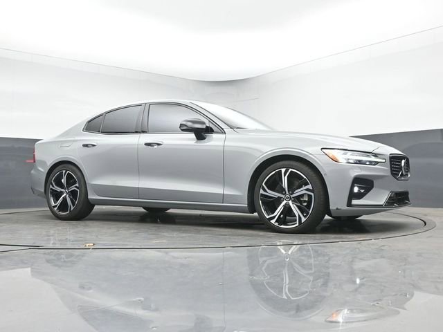 Used 2025 Volvo S60 B5 Plus FWD image 14