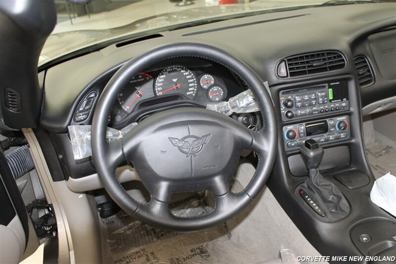 Used 2000 Chevrolet Corvette Convertible w/ Performance Handling Pkg RWD image 39