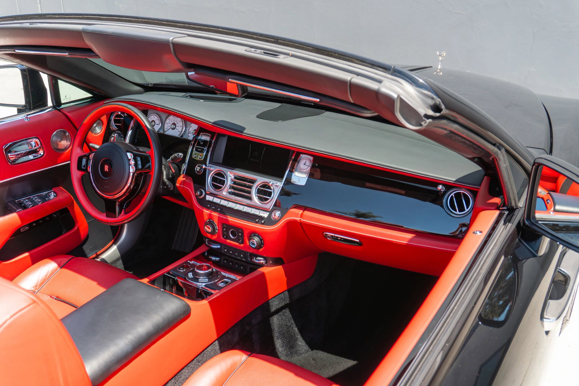 Used 2019 Rolls-Royce Dawn RWD image 75