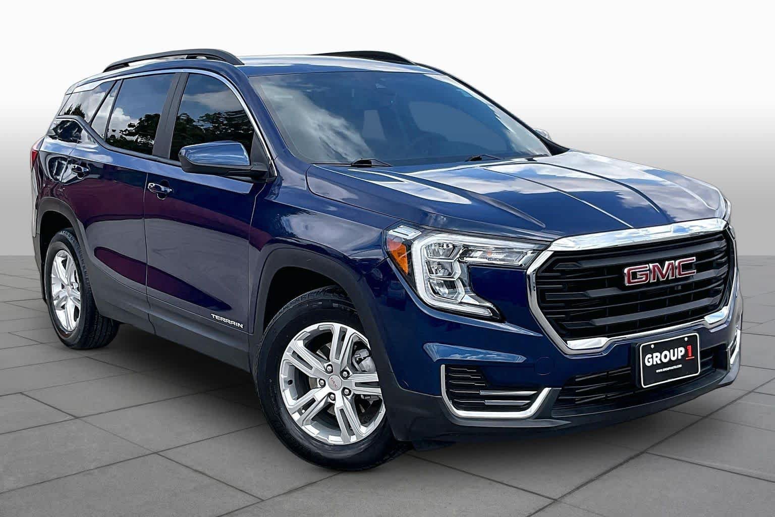 Used 2022 GMC Terrain SLE w/ Driver Convenience Package FWD image 3