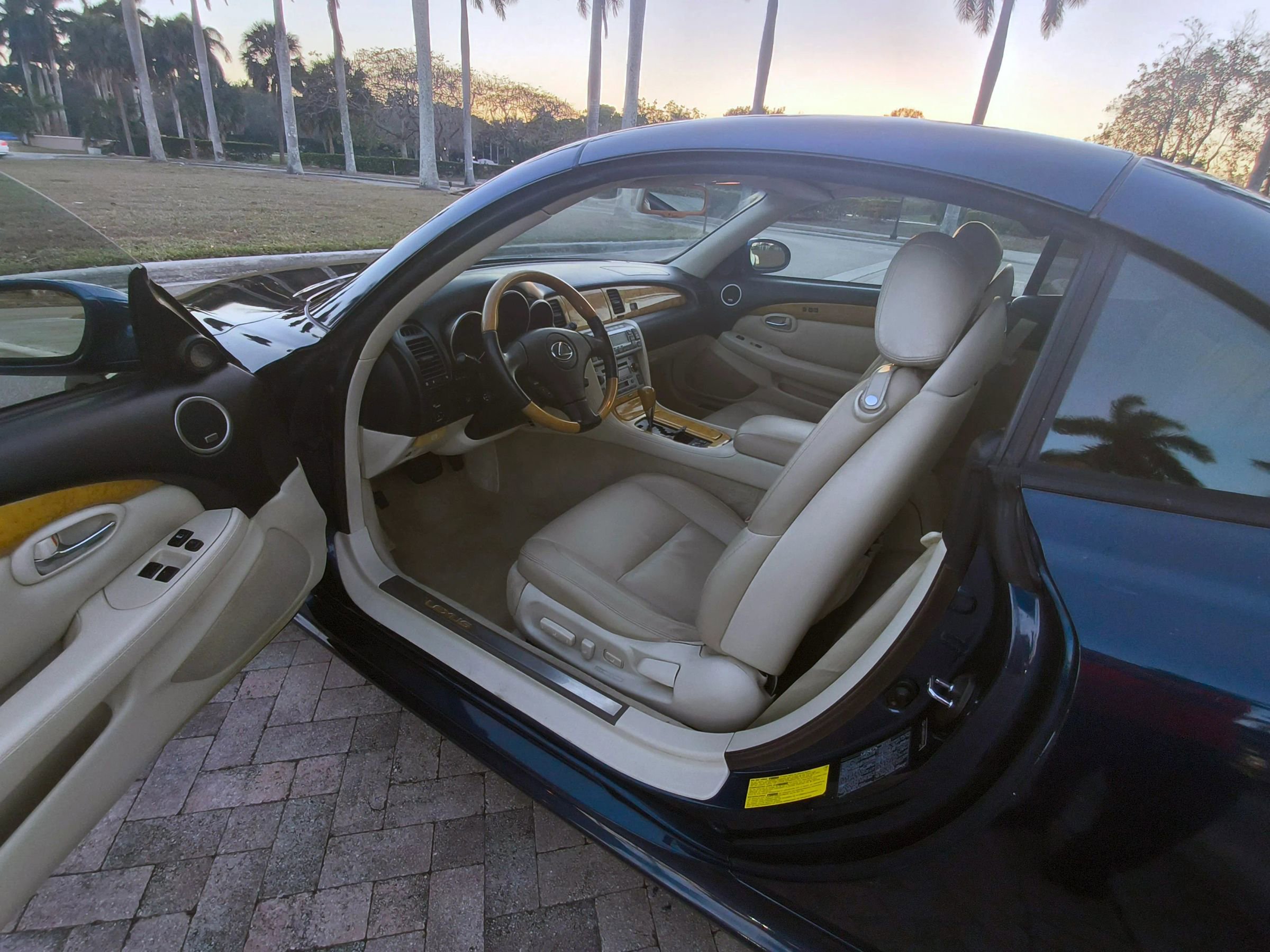 Used 2004 Lexus SC 430 Convertible RWD image 38