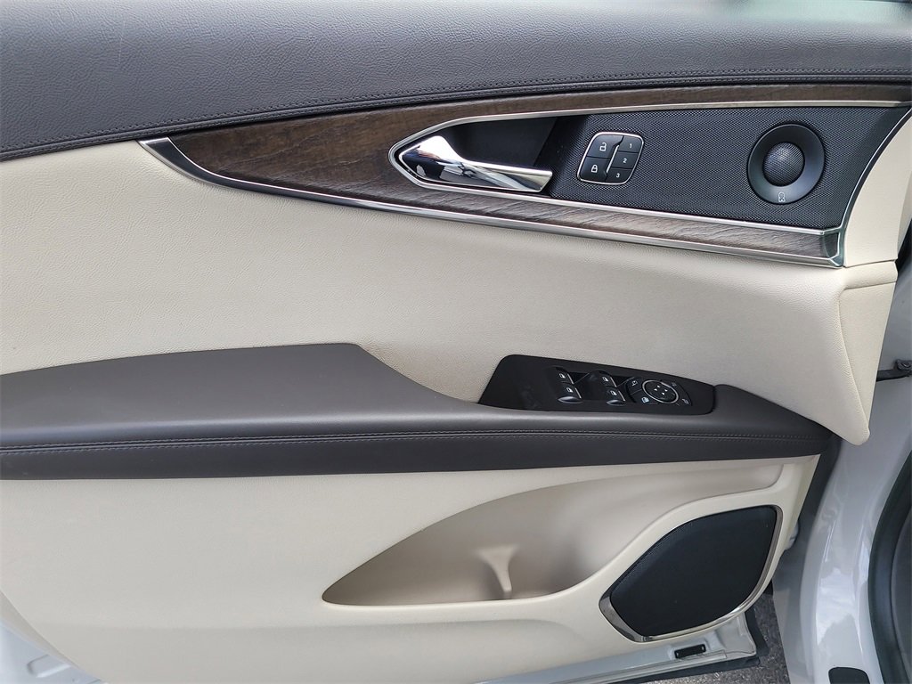 Used 2019 Lincoln Nautilus Reserve image 14