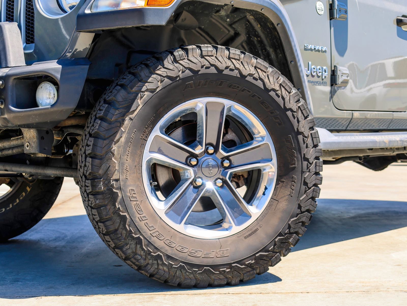 Used 2020 Jeep Wrangler Unlimited Sahara image 2