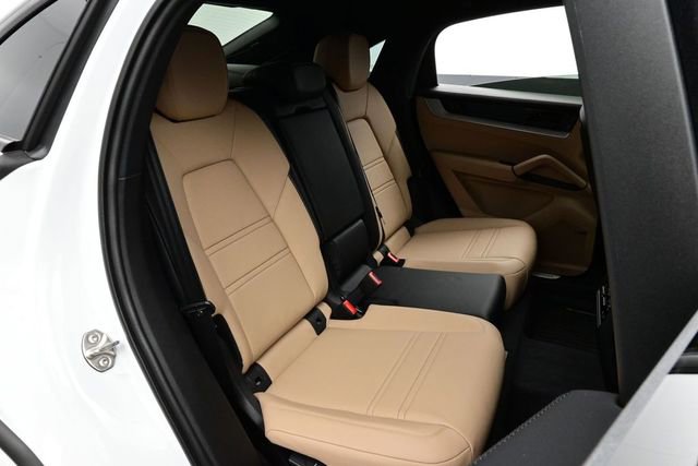 Certified 2026 Porsche Cayenne Coupe AWD/4WD image 16