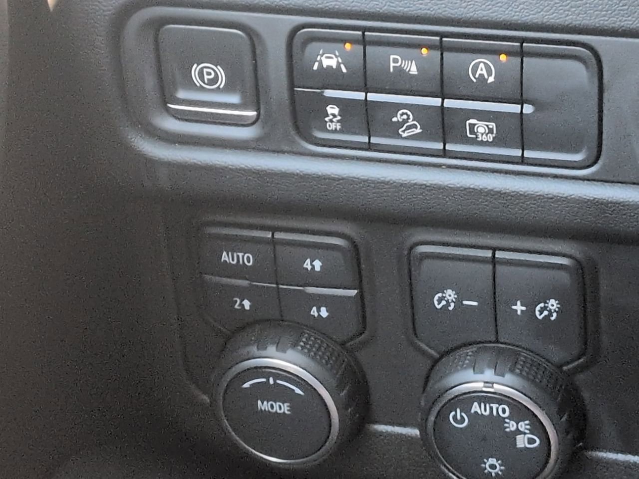 Used 2023 Chevrolet Tahoe Premier AWD/4WD image 18