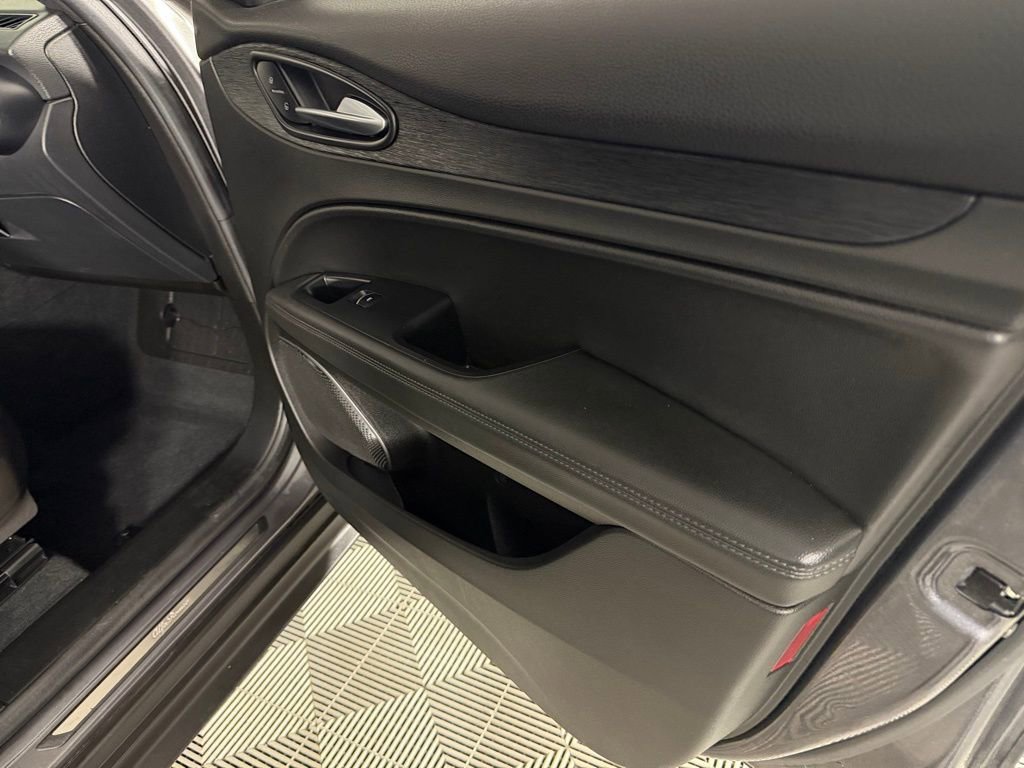 Used 2023 Alfa Romeo Stelvio Sprint image 34