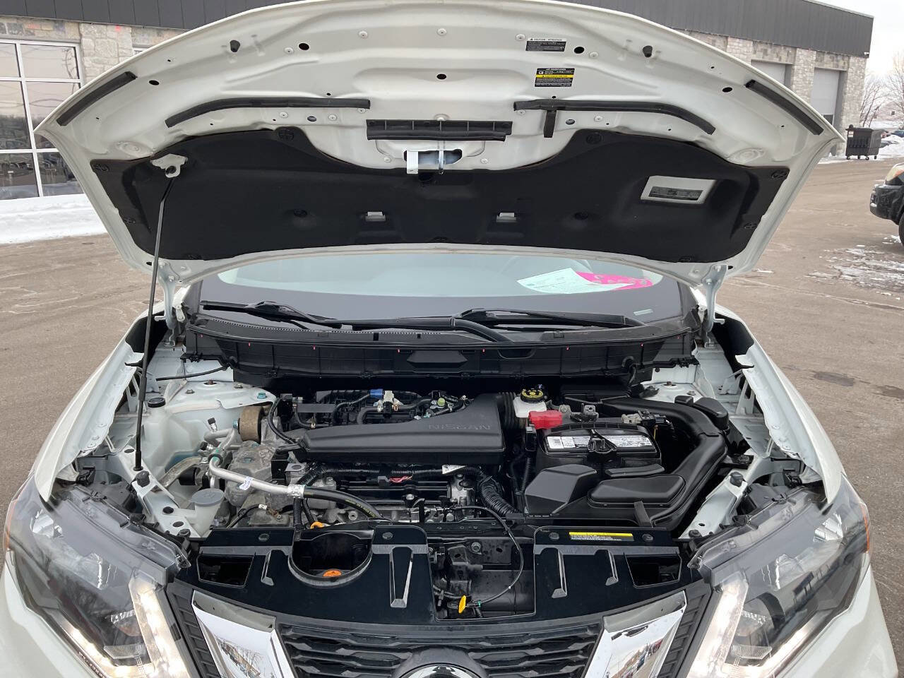 Used 2018 Nissan Rogue SV w/ Premium Package image 47