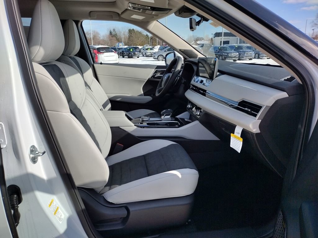 New 2026 Mitsubishi Outlander SE image 11